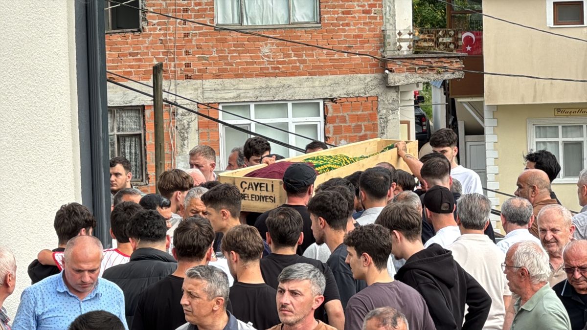 Rize'de Trafik Kazası: Genç Kız Toprağa Verildi