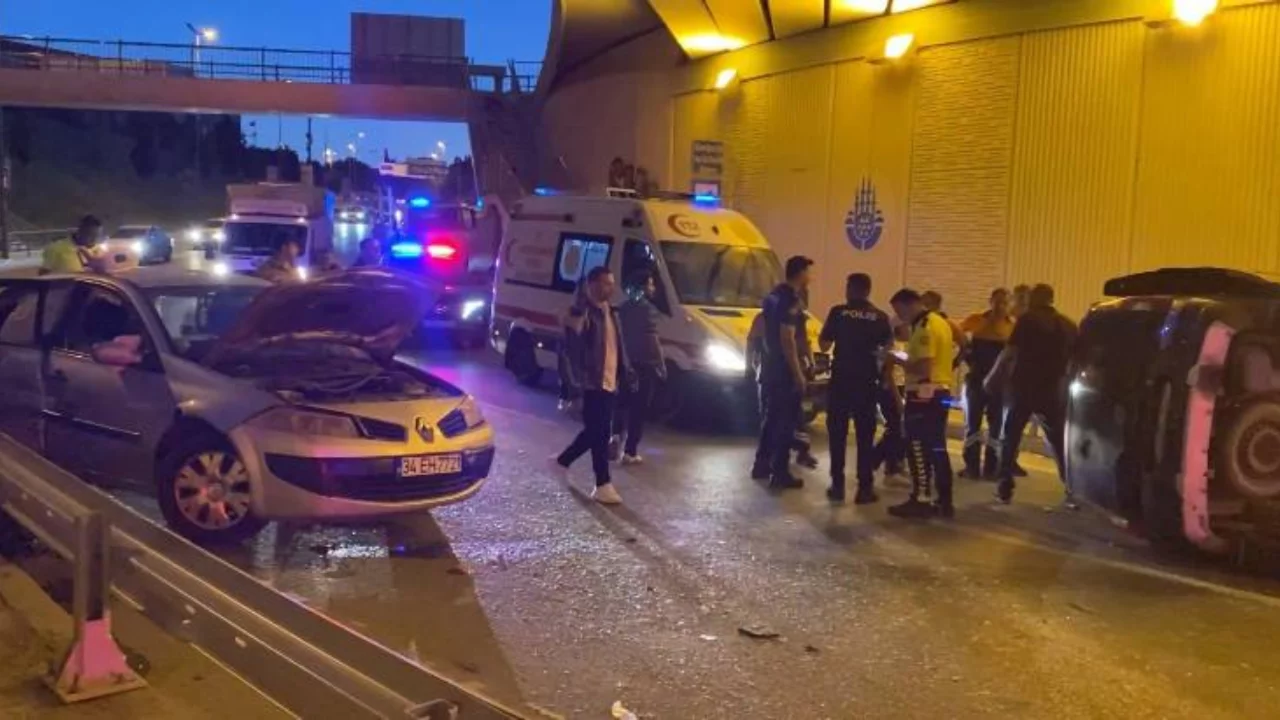 Bakırköy'de ticari araç ile otomobil çarpıştı! Çok sayıda yaralı var...