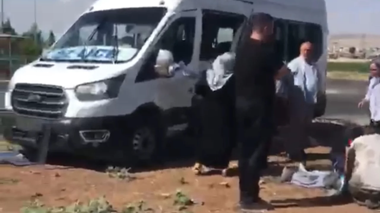 Batman'da yolcu minibüsü ile para nakil minibüsü çarpıştı: Çok sayıda yaralı var...