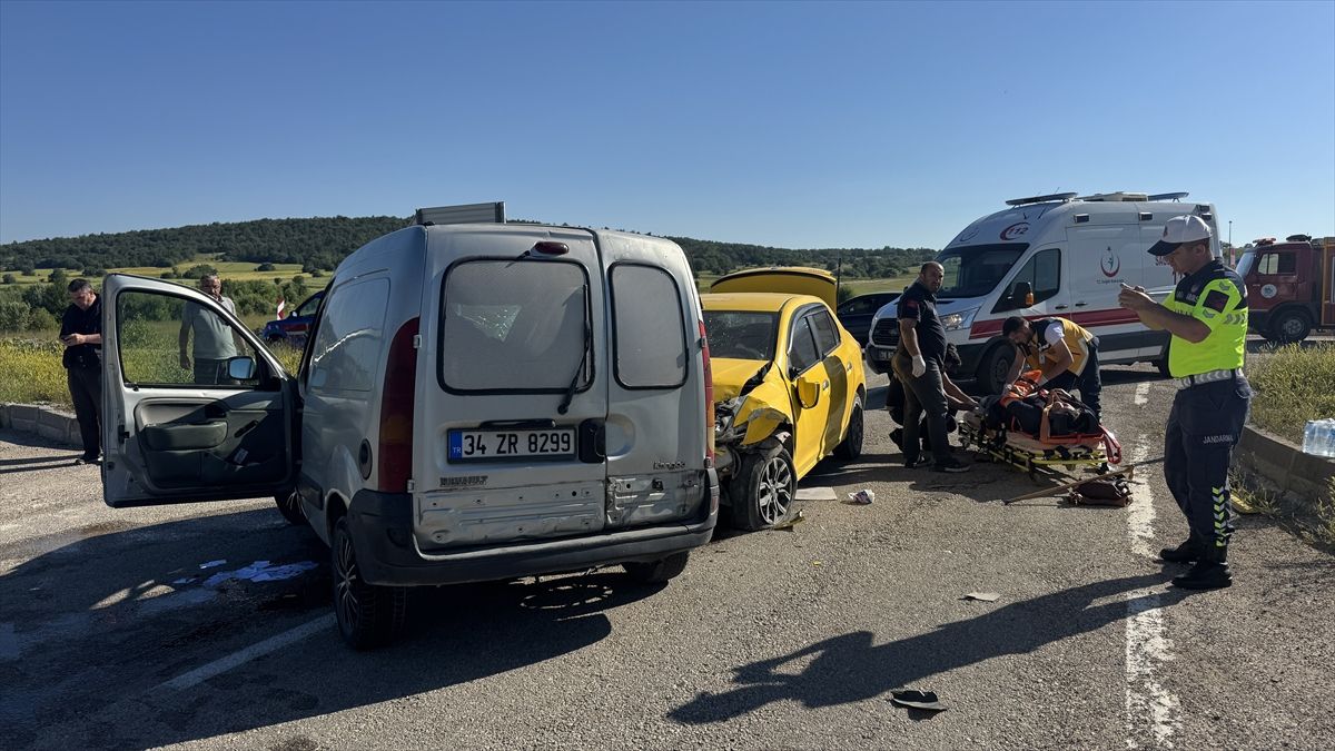 Eflani'de Trafik Kazası: 4 Yaralı