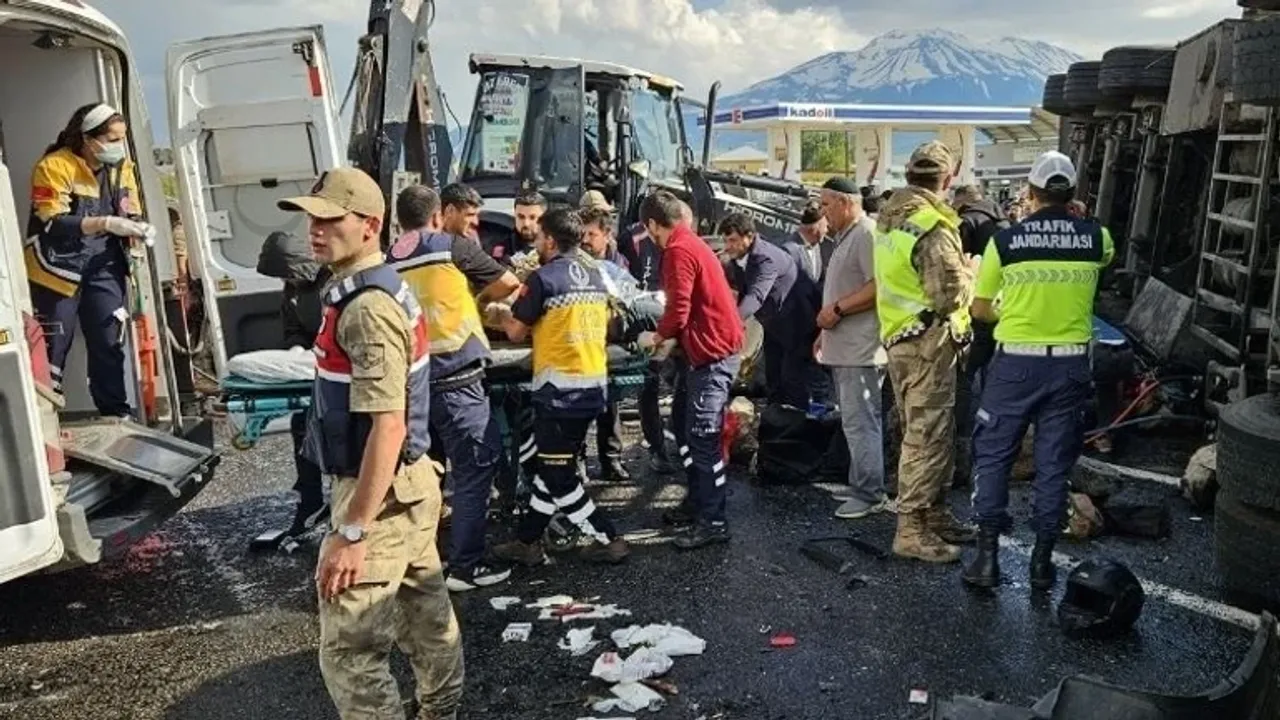 Zincirleme trafik kazası: 1 ölü, 6 yaralı!