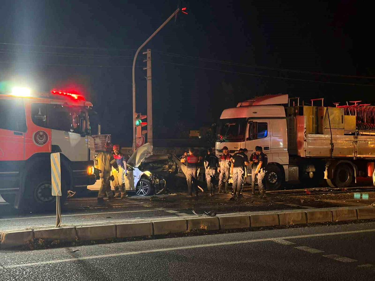 İzmir'de Zincirleme Trafik Kazası: 5 Yaralı