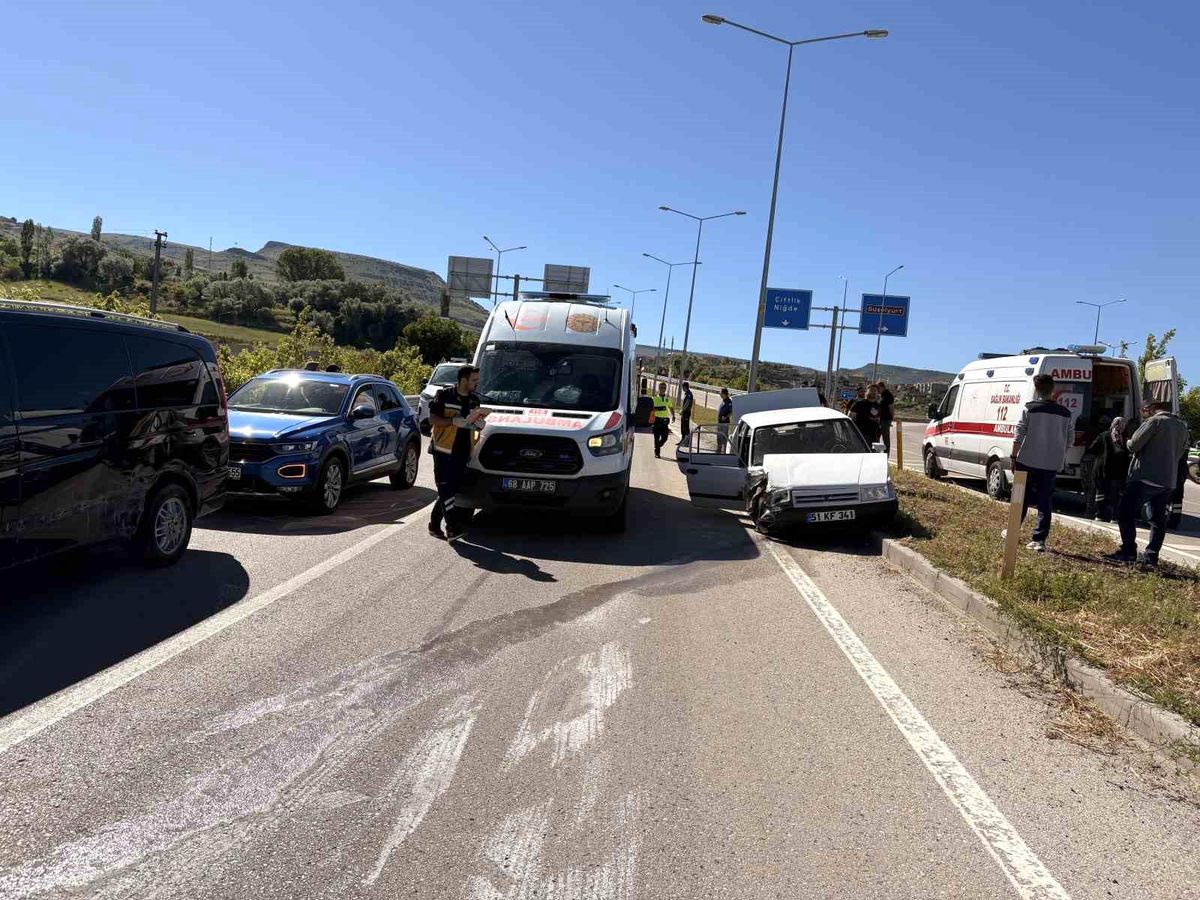 Aksaray'da Trafik Kazası: 8 Yaralı
