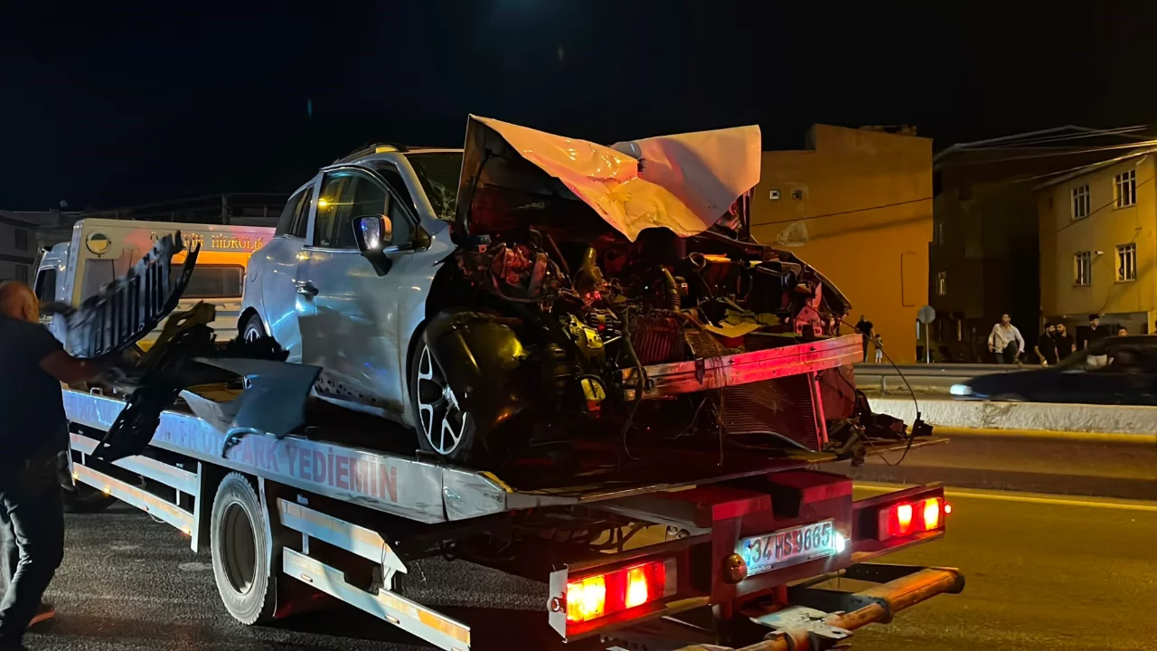 Bursa'da otomobil servis aracına çarptı! Çok sayıda yaralı var...