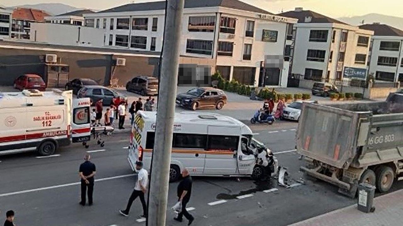 Bursa’da servis minibüsü kazası: 1 ağır yaralı