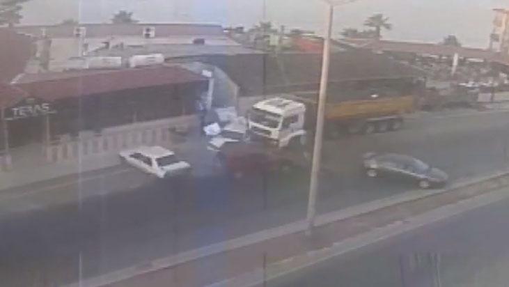 Kontrolden çıkarak 5 araca çarptı! Zincirleme trafik kazası...