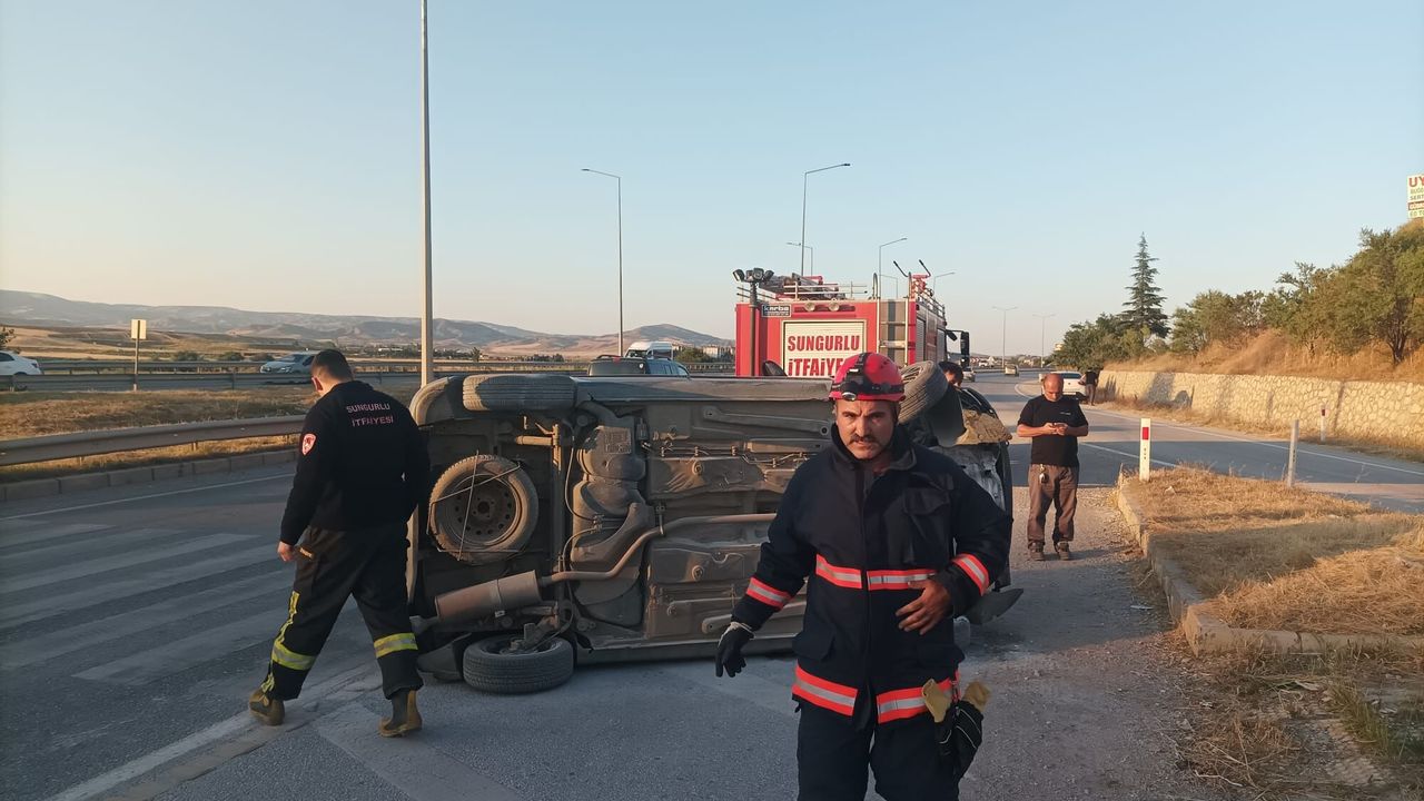 Çorum Sungurlu’da motosiklet ile otomobilin çarpıştığı trafik kazasında 3 yaralı