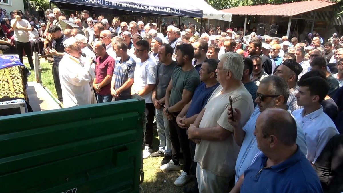 Bafra'da Trafik Kazası: Eşini Kaybeden Adam Son Yolculuğuna Uğurlandı