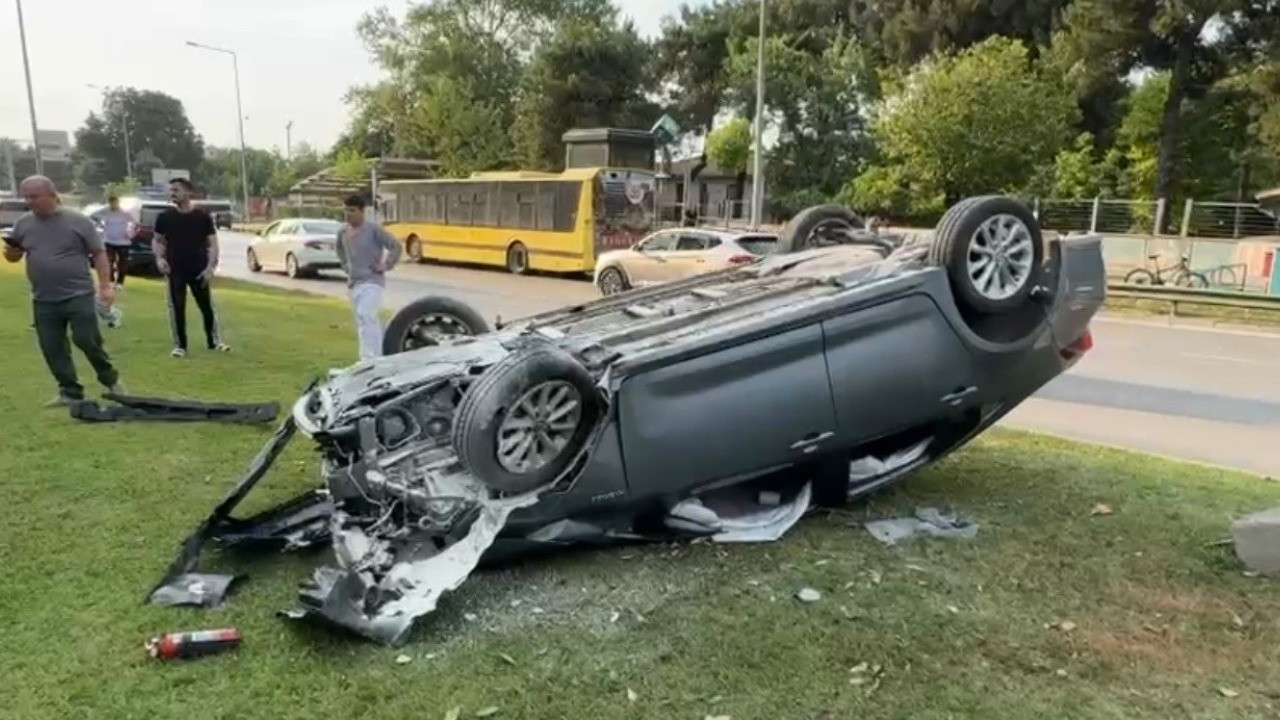Takla atan araçtan burunları kanamadan çıktılar