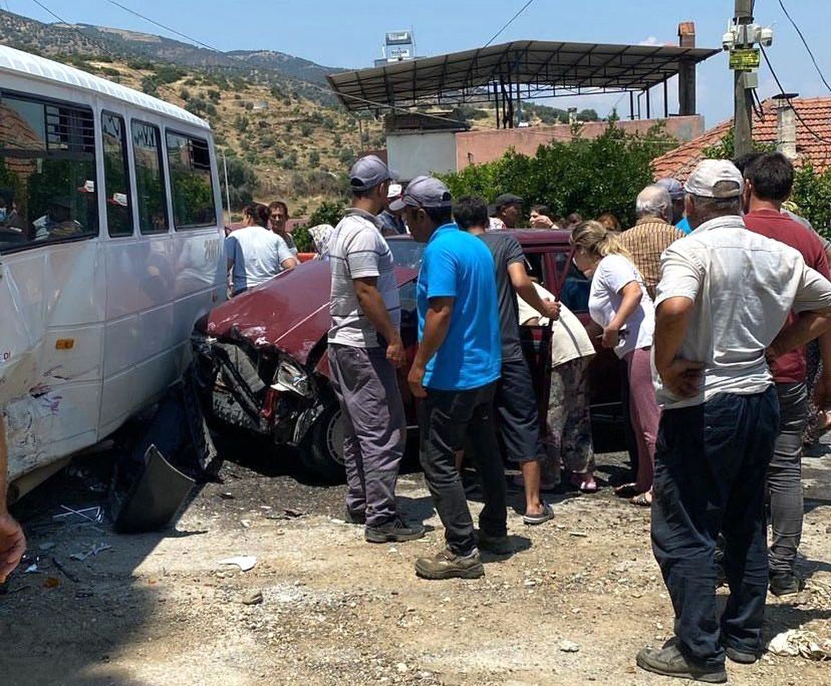 Bozdoğan'da Trafik Kazası: 3 Yaralı