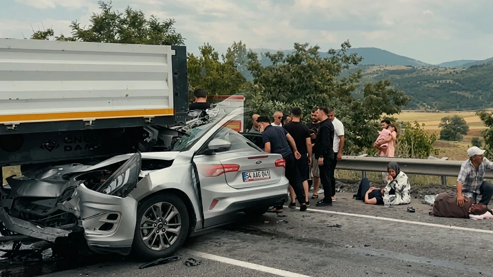 Karabük trafik kazası: Kemikli rampalarında tıra çarpan araçta bir ölü 7 yaralı var | Gündem Haberleri