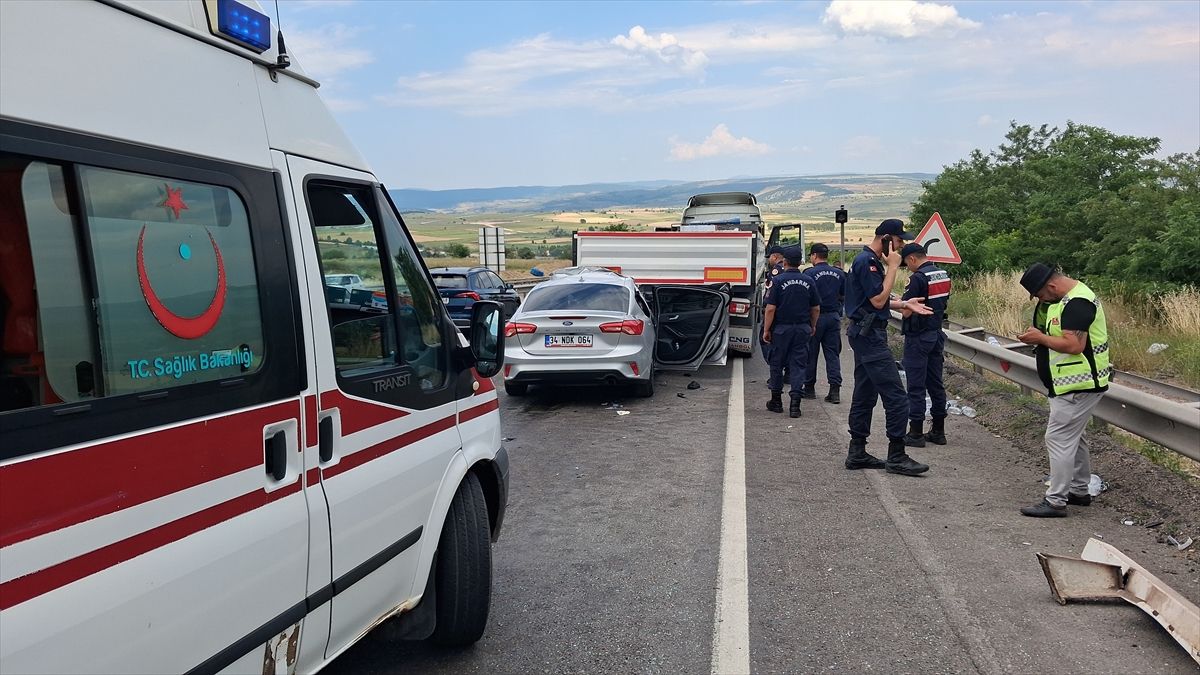 Karabük'te Trafik Kazası: 1 Ölü, 8 Yaralı