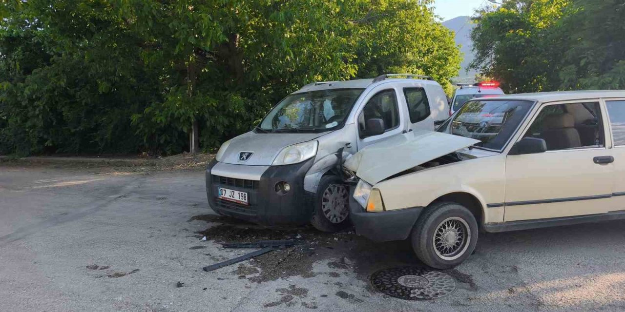 Seydişehir Stat Mahallesi'nde Kaza: 4 Kişi Hastanelik Oldu