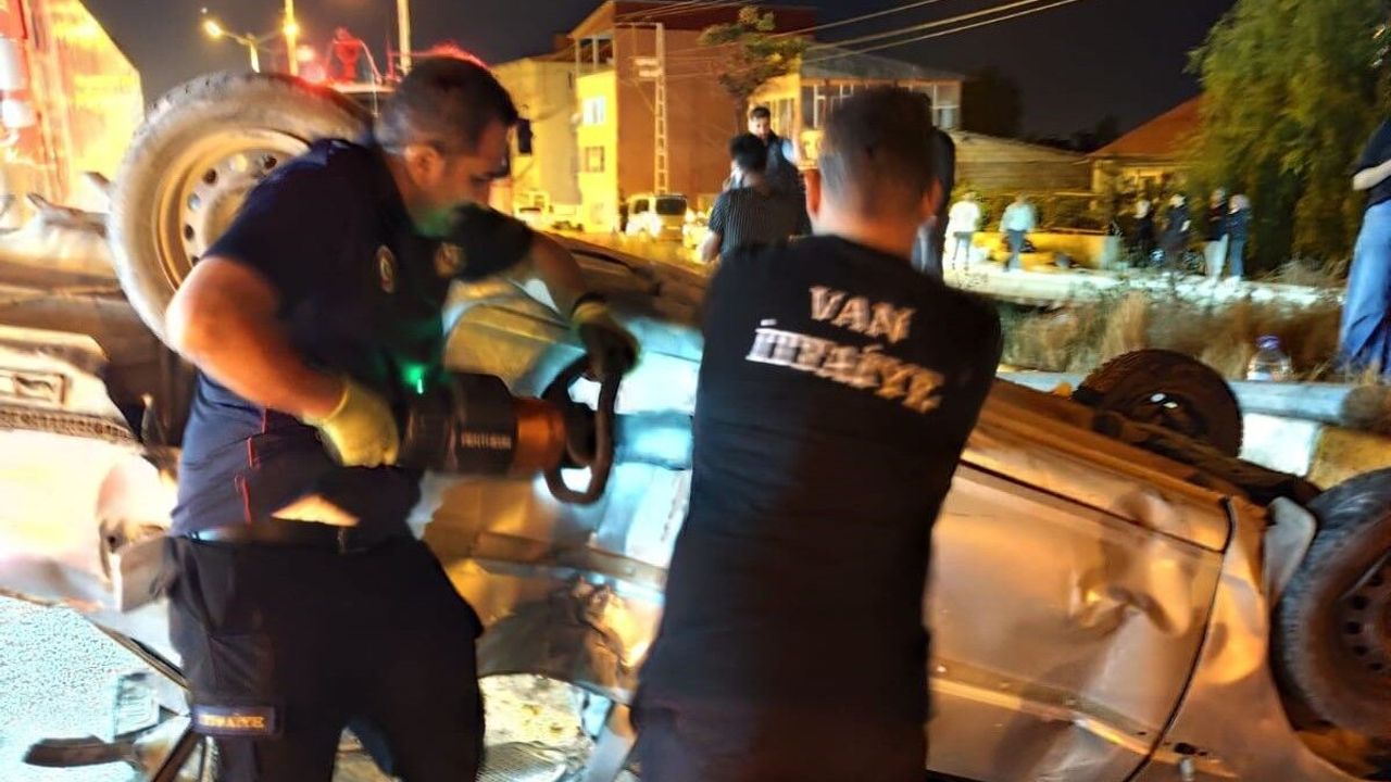 Tuşba’da Trafik Kazası: Takla Atan Otomobilde 4 Yaralı