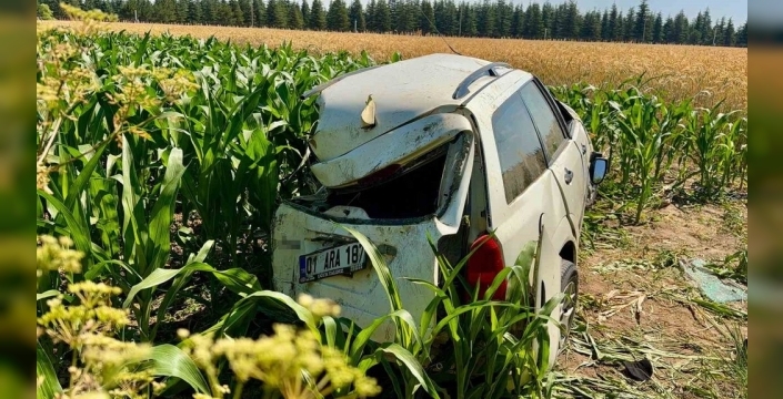 Afyonkarahisar'da akılalmaz kaza: Kargo kamyonu otomobili biçti, 5 yaralı