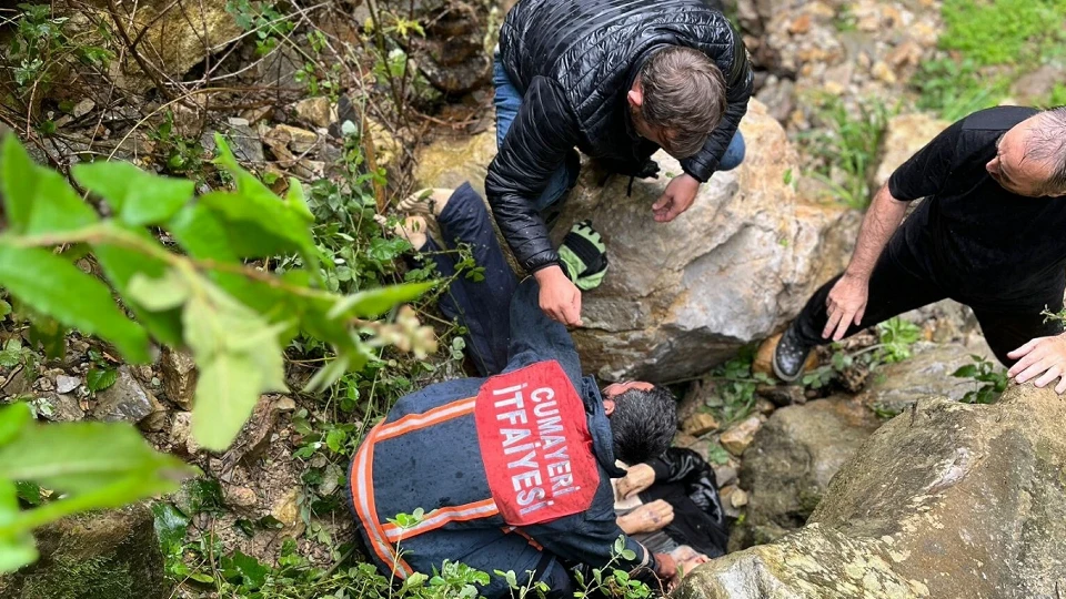 Düzce'de feci kaza! Dere yatağına uçan otomobilin sürücüsü hayatını kaybetti