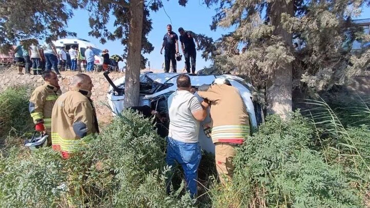 Hatay Kırıkhan'da trafik kazası: Otomobil şarampole devrildi, 7 yaralı