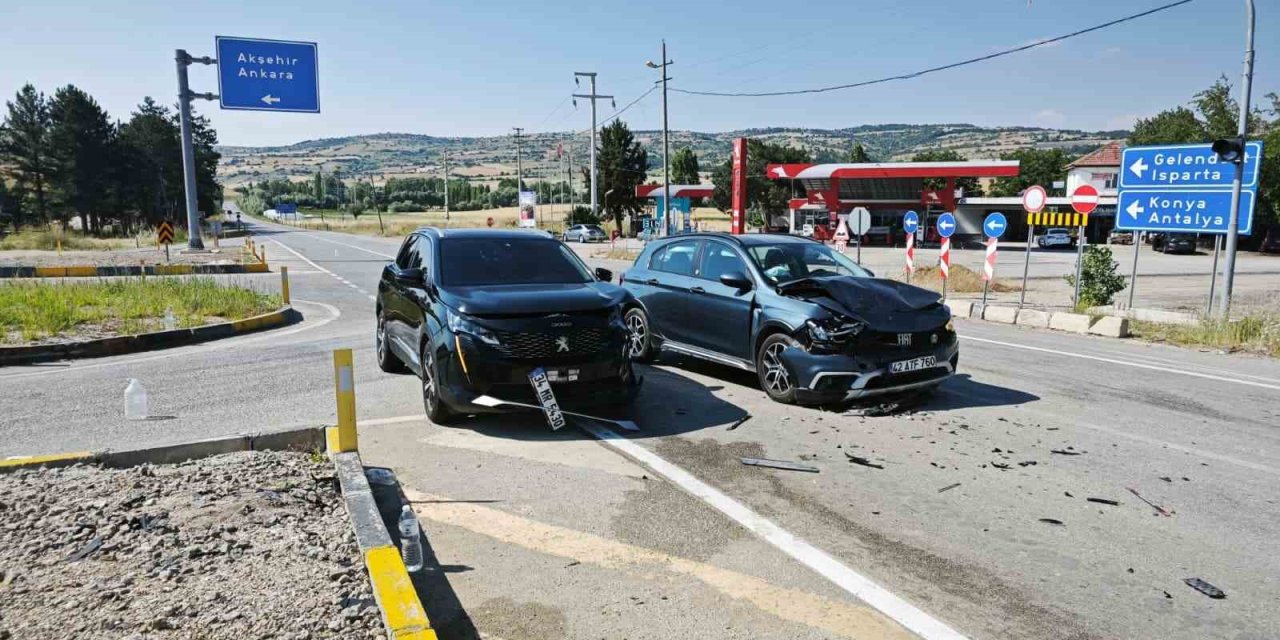 Isparta'da Korkutan Kaza: Konya Plakalı Araç Kazaya Karıştı