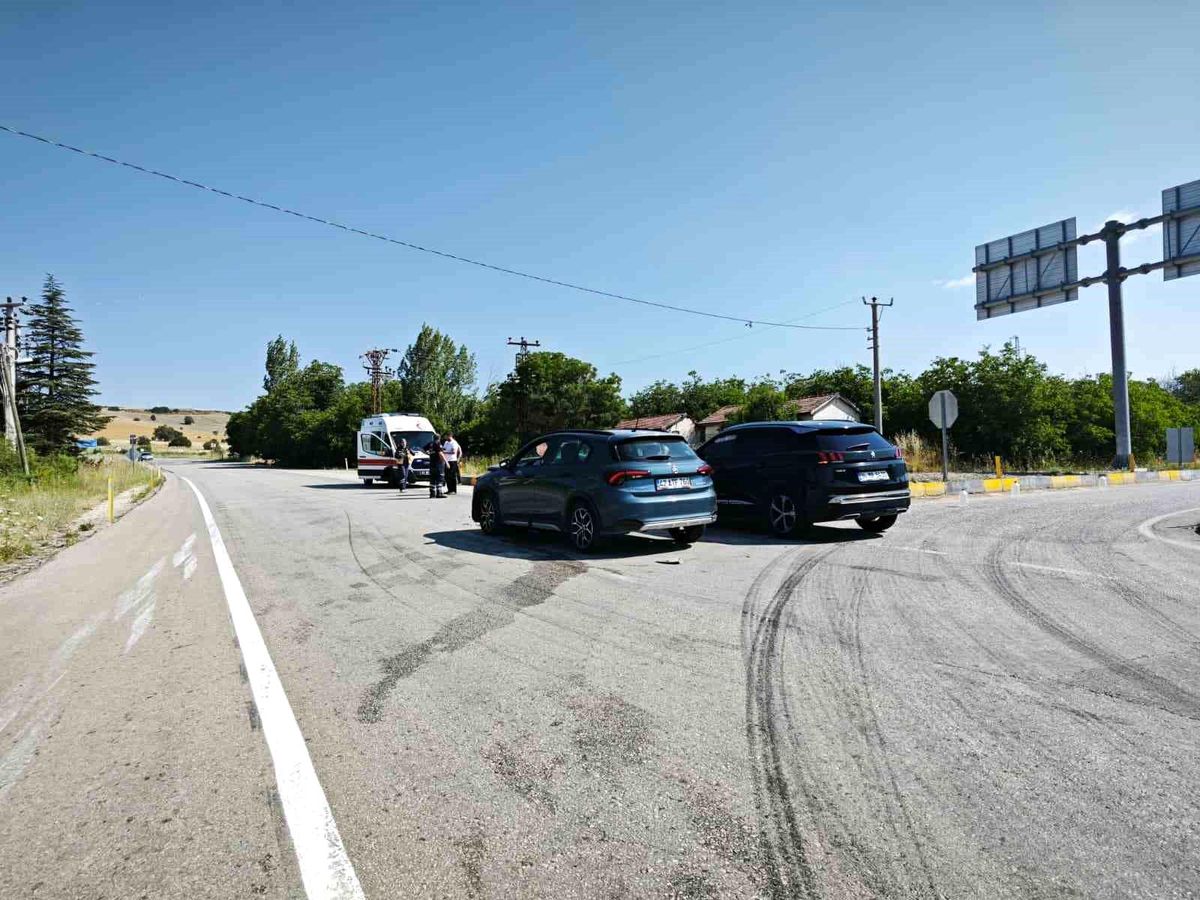 Yalvaç'ta Trafik Kazası: 6 Yaralı