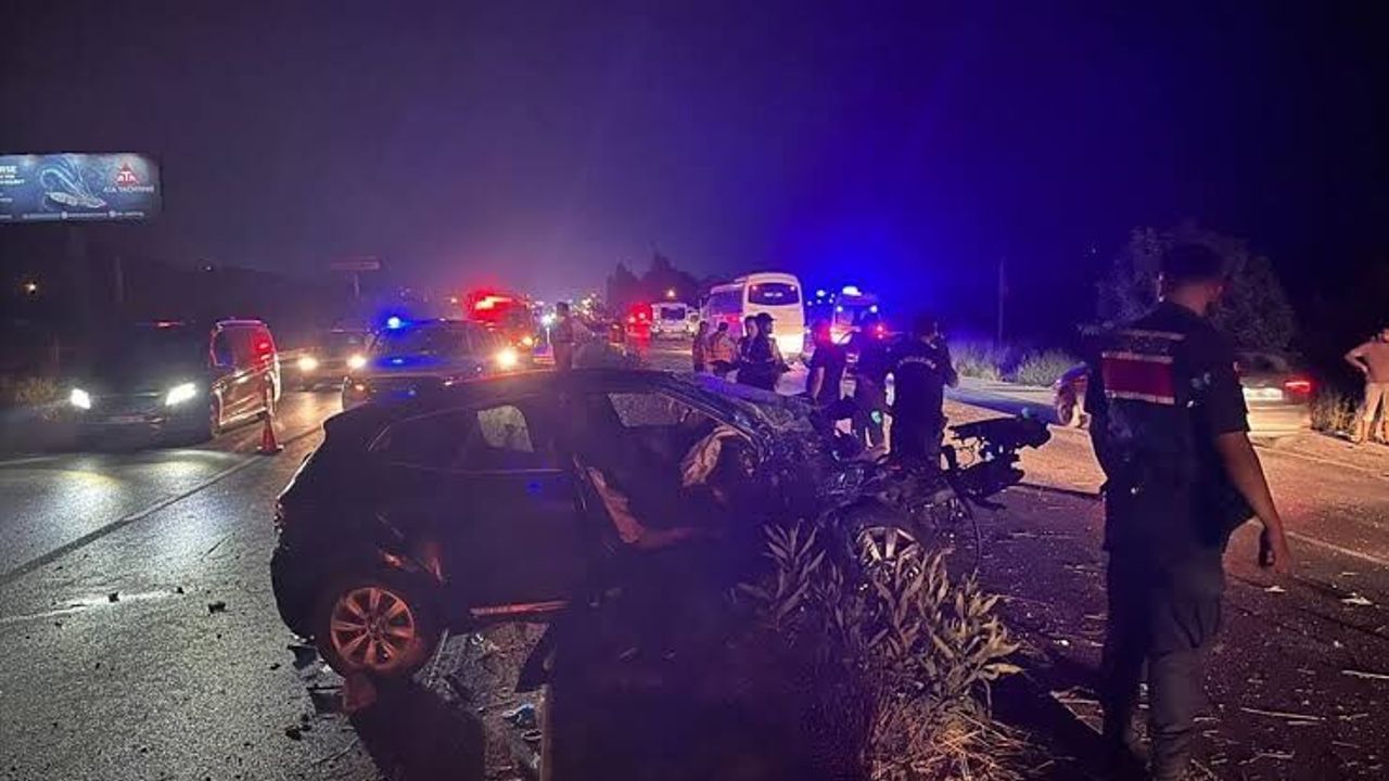 3 aracın karıştığı trafik kazasında 1 kişi hayatını kaybetti!