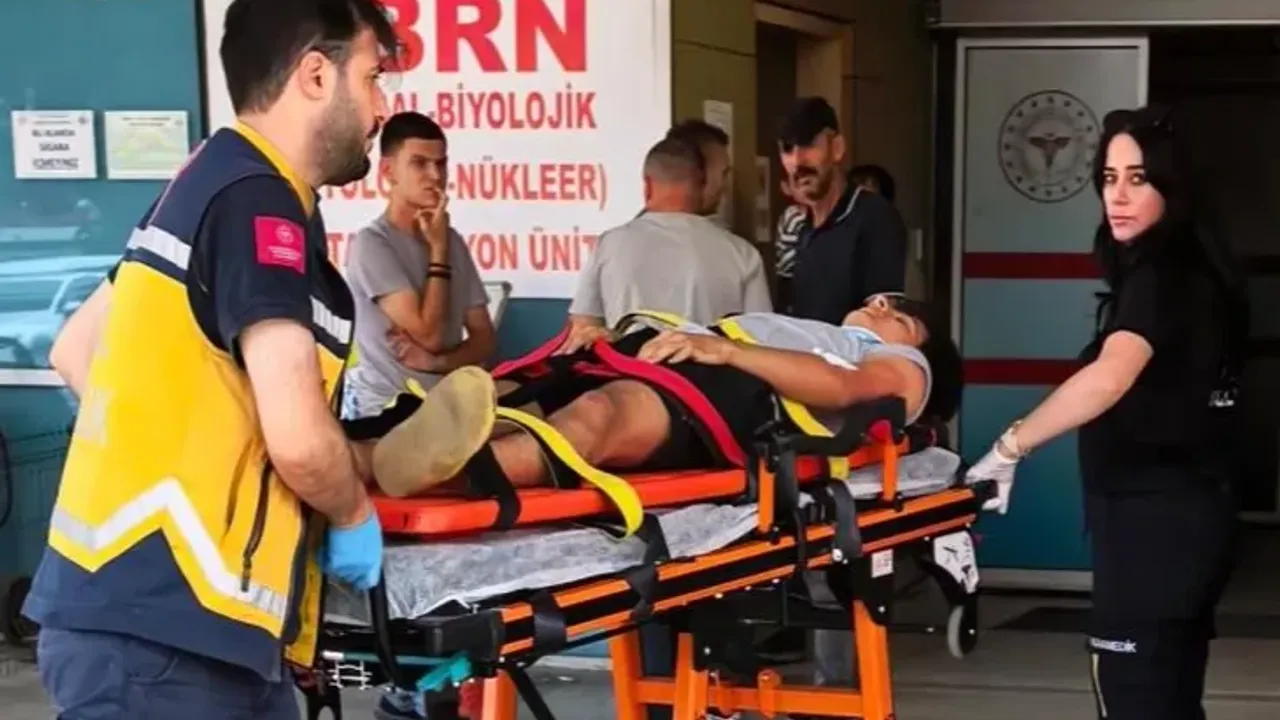 Bursa'da feci çarpışma! Bisikletli çocuk aracın camına savruldu