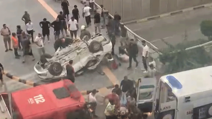 Hatay'da feci kaza! Otomobil bariyerlere çarpıp devrildi: 2 kişi hayatını kaybetti