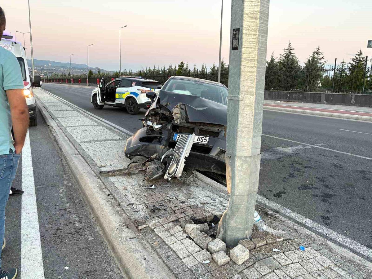 Kayseri'de Trafik Kazası: Sürücü Yaralı