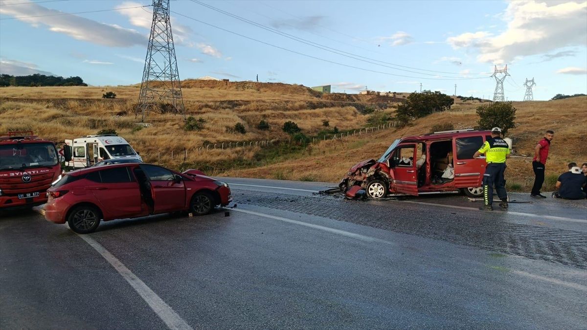 Söğüt'te Trafik Kazası: 4 Yaralı