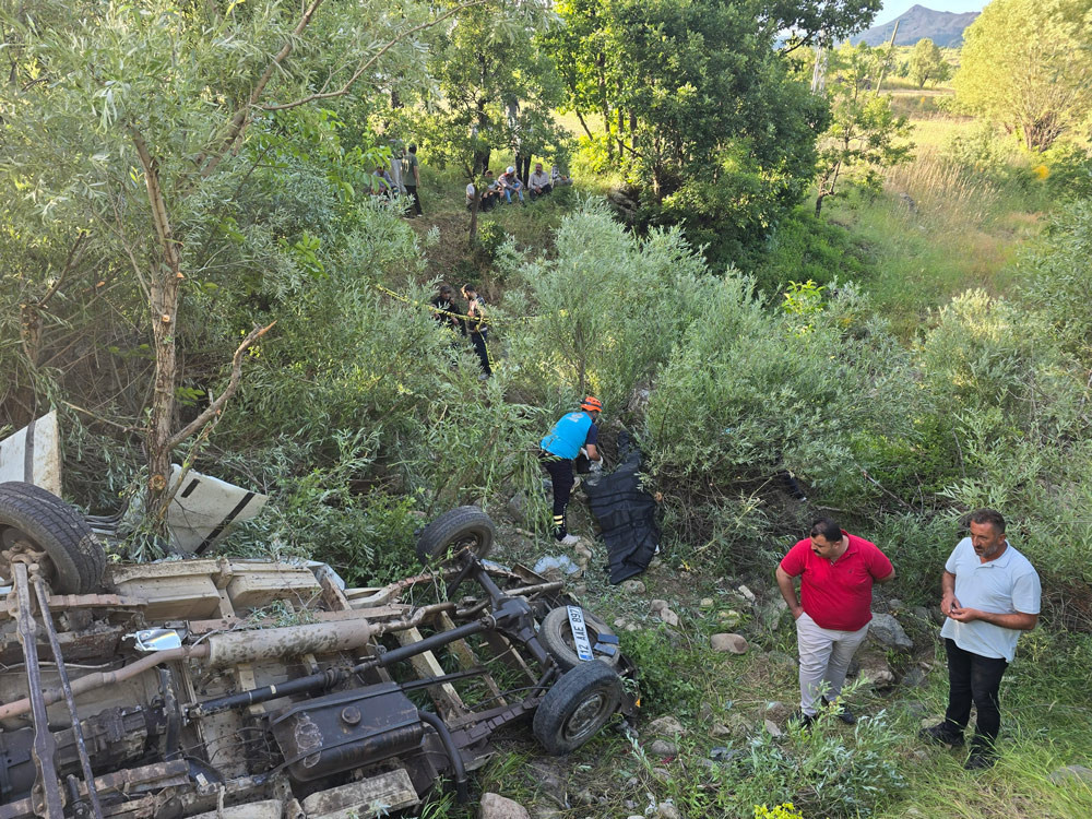 Bingöl'de kamyonet uçuruma yuvarlandı: 3 ölü, 2 yaralı