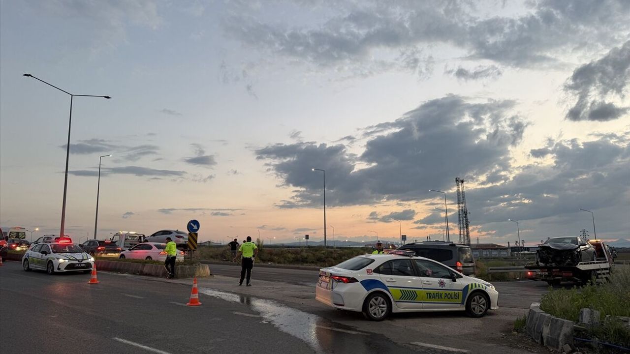 Erzurum’da köprülü kavşakta zincirleme trafik kazası: 5 yaralı