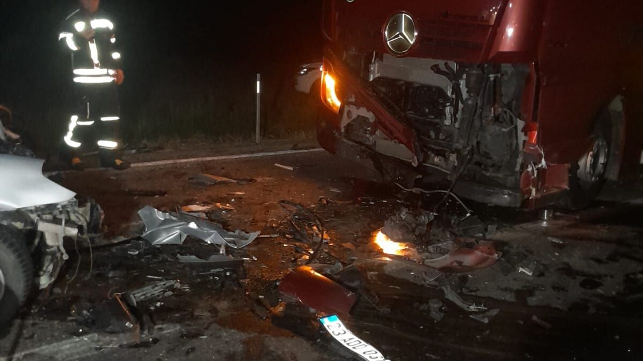 SON DAKİKA: Malatya Arguvan’da trafik kazasında tırla otomobil çarpıştı, 3 ölü