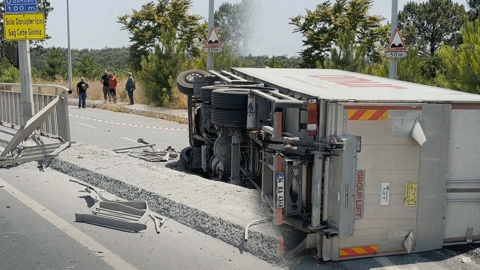 Arnavutköy Çevre Yolu: Kontrolden çıkan market kamyonu yan yola devrildi, bir yaralı var