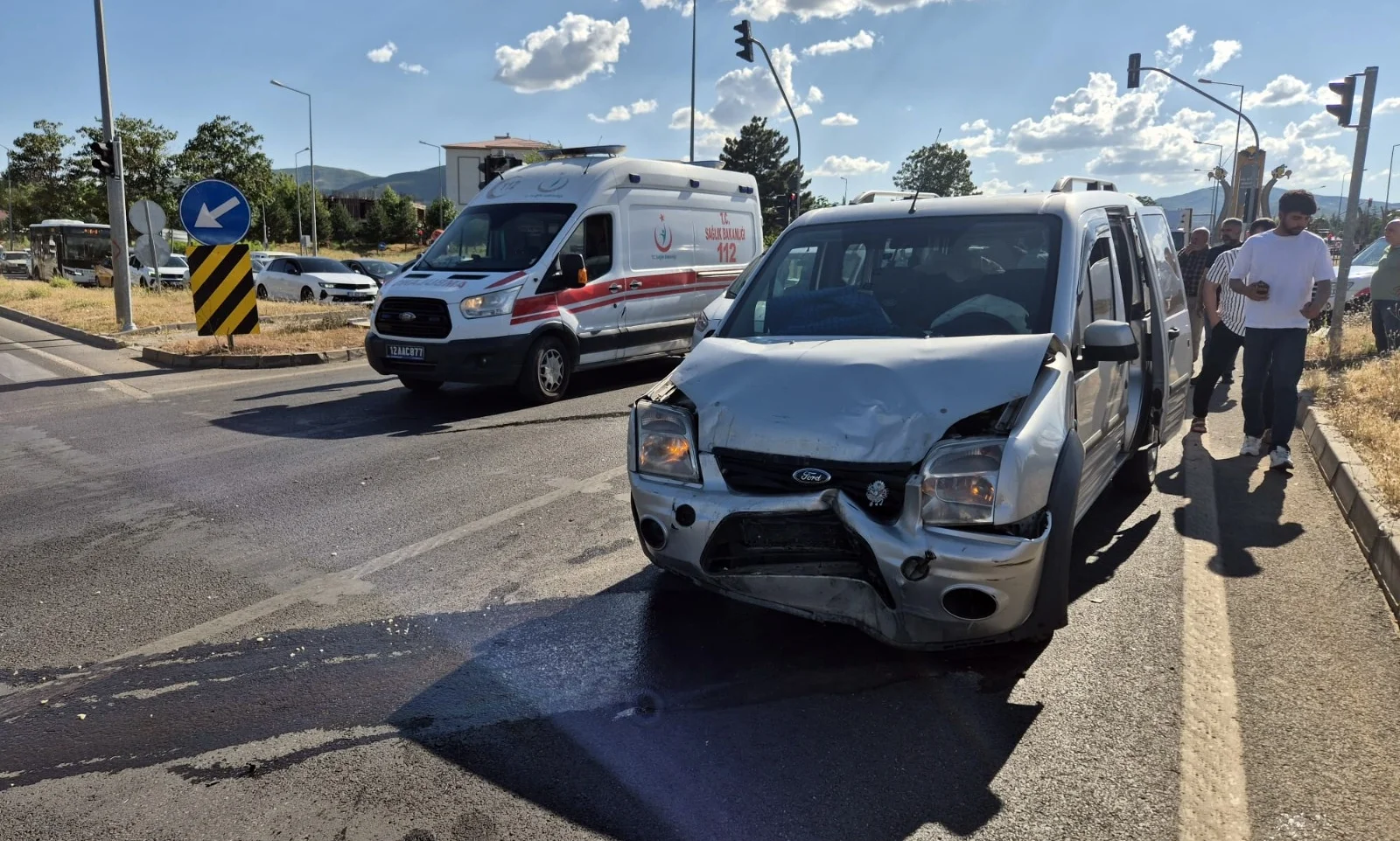 Bingöl’de Gündoğdu Kavşağı’nda Trafik Kazası: 5 Kişi Yaralandı