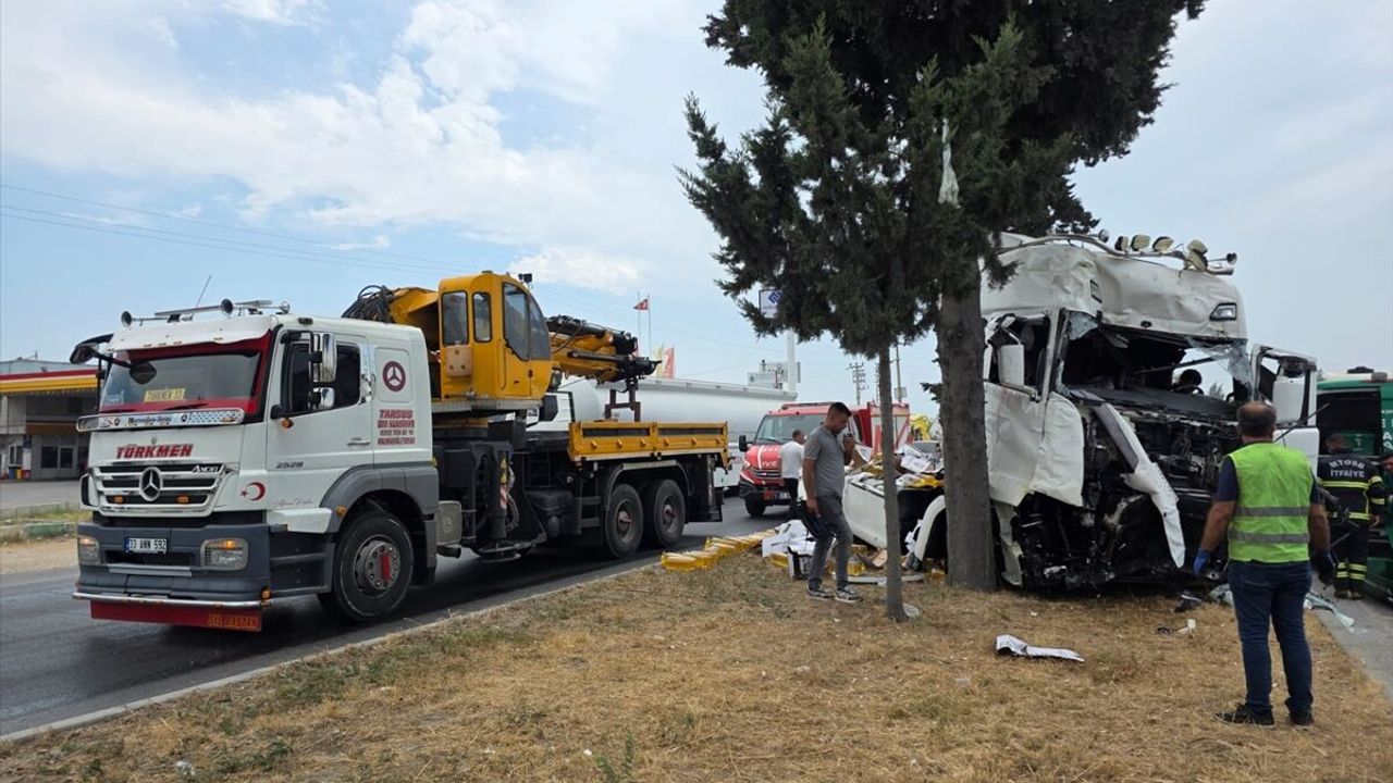 SON DAKİKA: Mersin’de iki tırın çarpıştığı trafik kazasında 1 ölü, 1 yaralı