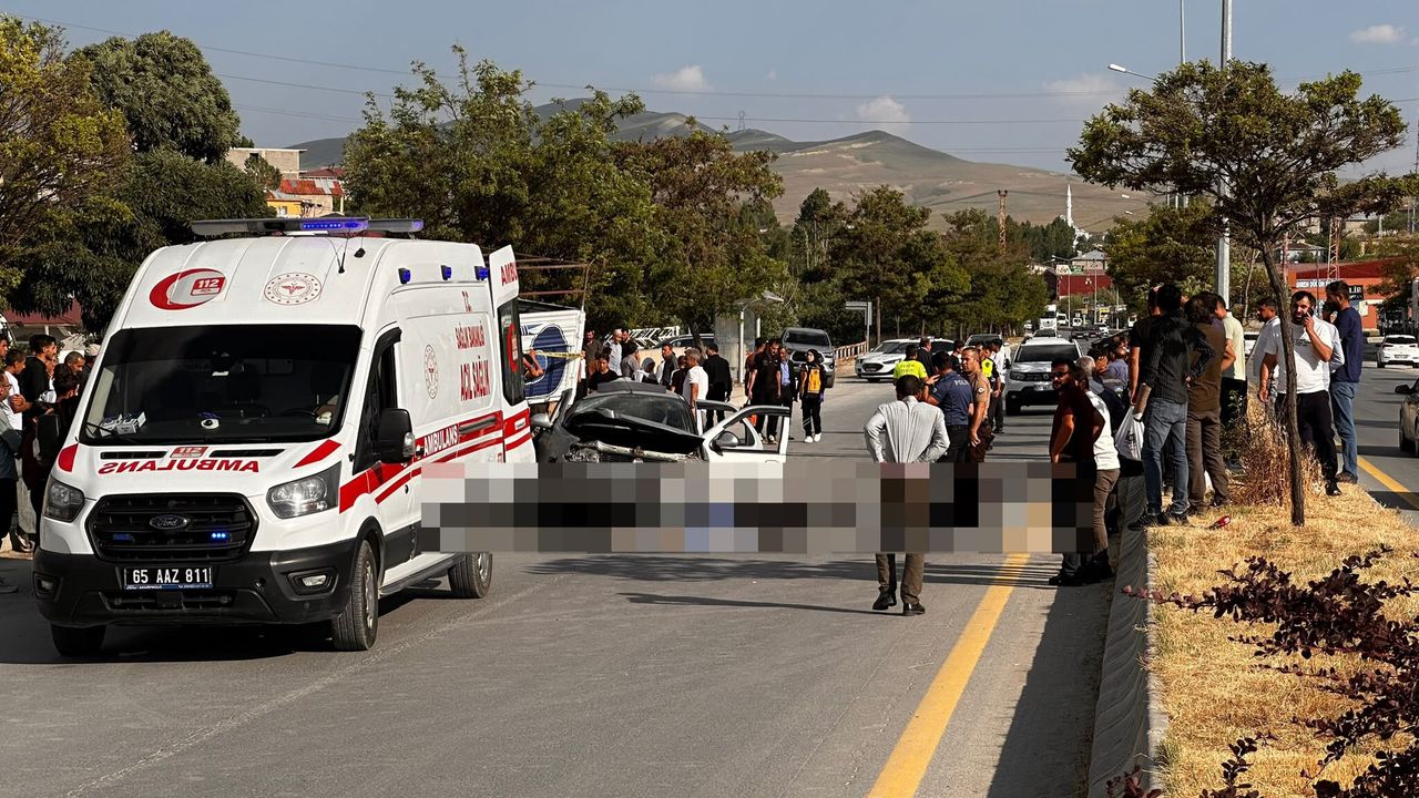 Van’da Trafik Kazası: 1 Ölü, 1’i ağır 4 Yaralı