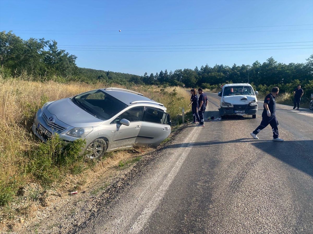 Bozüyük'te Trafik Kazası: 3 Yaralı