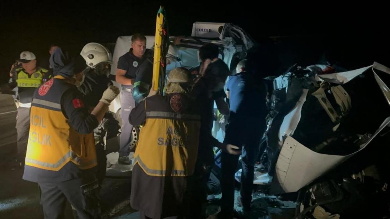 Feci kaza! Dorse tırdan ayrıldı! 3 kişi hayatını kaybetti