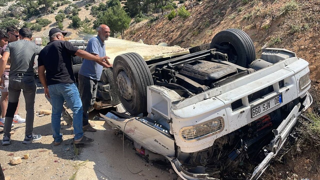 Mersin'de trafik kazasında yaralanan sürücü tedavi gördüğü hastanede öldü