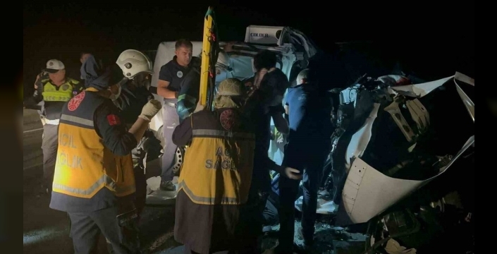 Tekirdağ'da yürek burkan kaza: Tırın ayrılan dorsesi 3 can aldı, yol kan gölüne döndü
