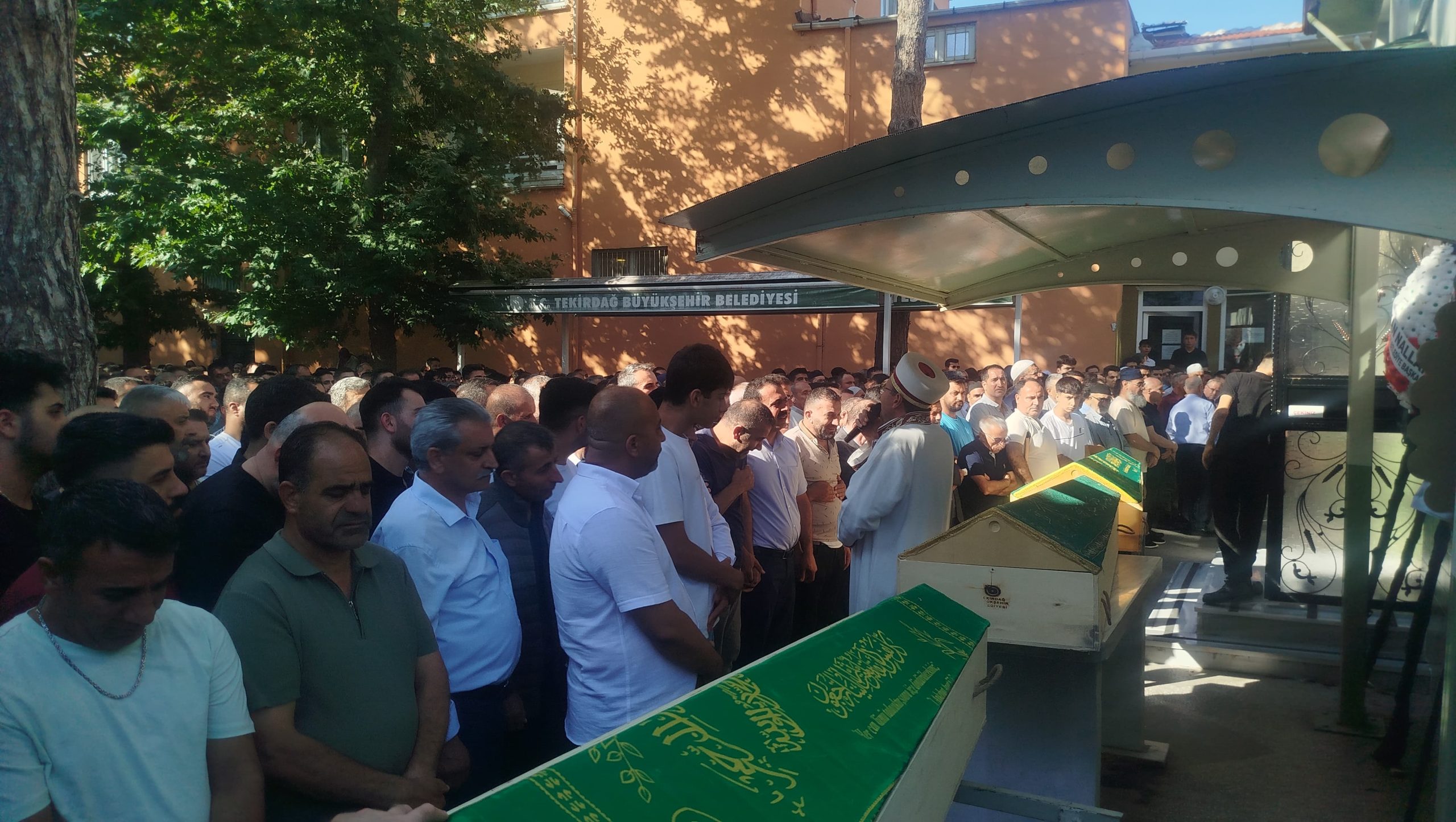 Trafik Kazasında Hayatını Kaybeden Baba, Kızı ve Yeğeni Son Yolculuğuna Uğurlandı