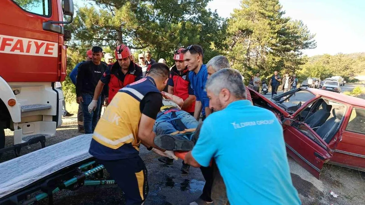 Balıkesir Dursunbey'de Meydana Gelen Trafik Kazasında 3 Kişi Yaralandı