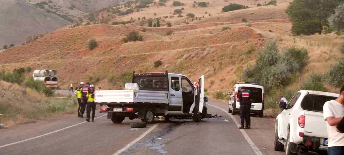 Divriği'de şerit ihlalli kaza: 1 ölü, 2 yaralı