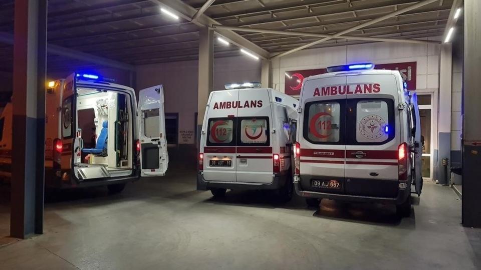 Aydın'da kontrolden çıkan otomobil ağaca çarptı: 6 yaralı