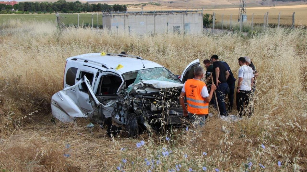 Cenaze dönüşü feci kaza: Aynı aileden 3 kişi hayatını kaybetti