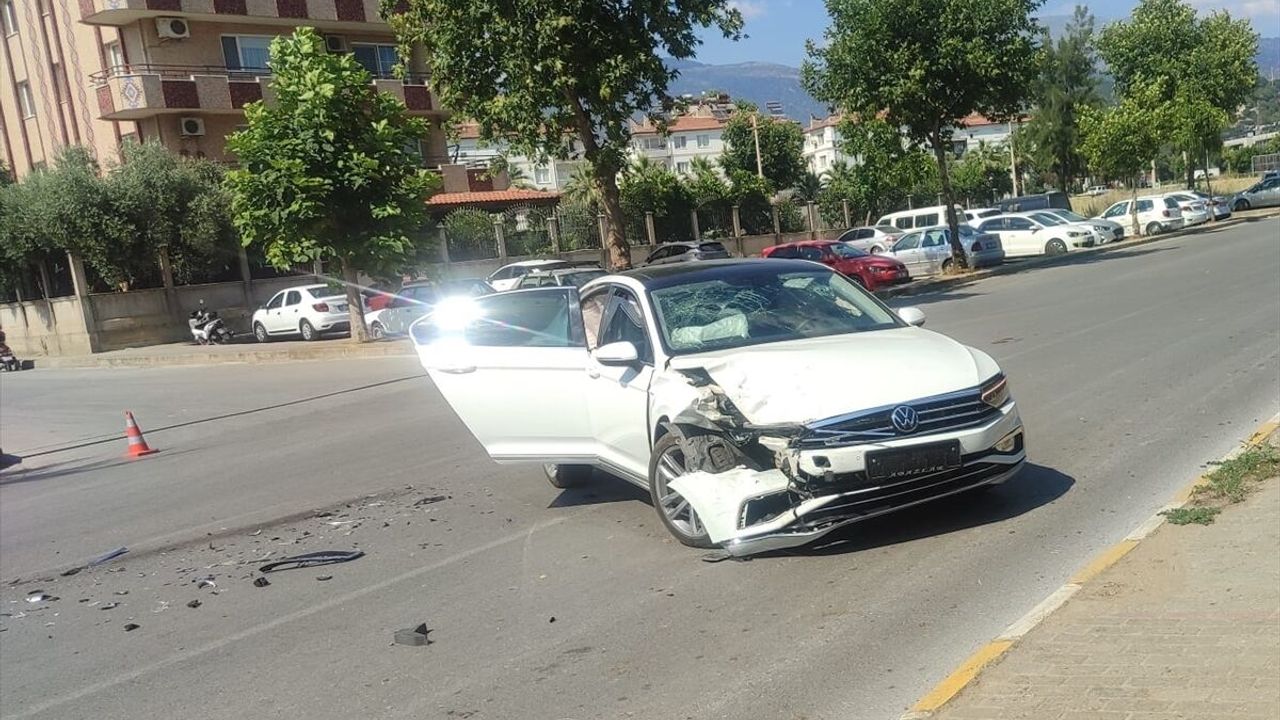 İzmir Ödemiş’te cip ile otomobilin çarpıştığı trafik kazasında 4 yaralı
