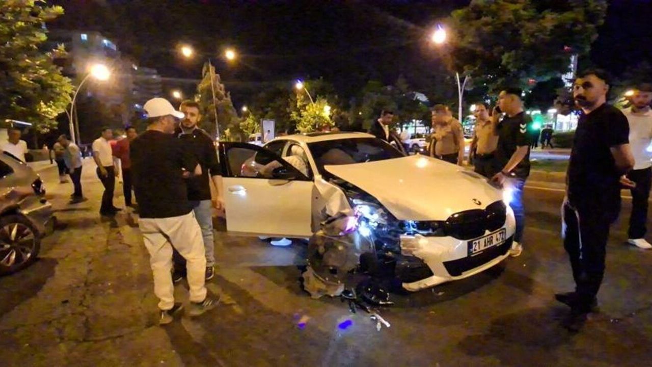 Diyarbakır'da Geceyi Karıştıran Kaza! Çarpışmada 5 Kişi Yaralandı