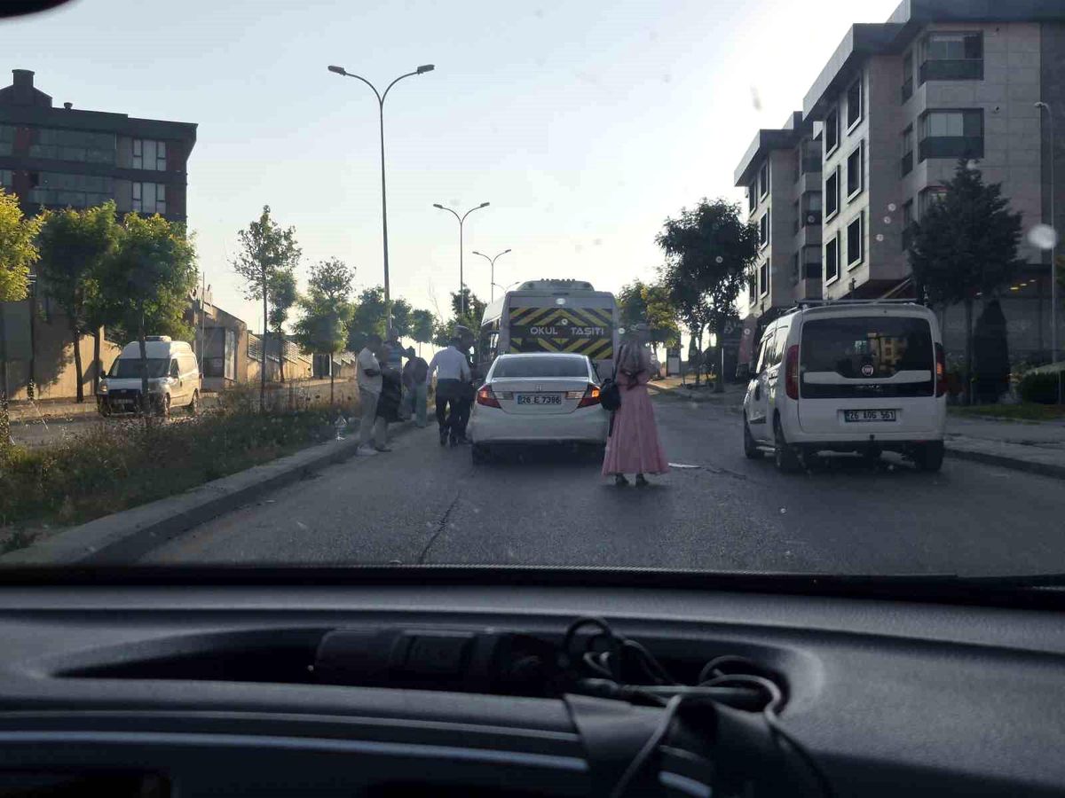 Eskişehir'de Trafik Kazası Maddi Hasarla Atlatıldı