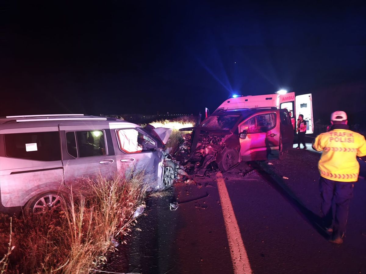 Horasan'da Trafik Kazası: 4 Yaralı