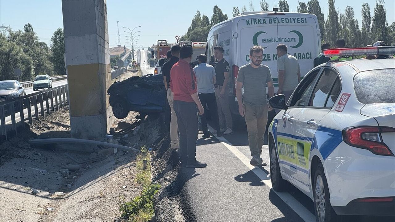 Afyon’da korkunç kaza: Uzman çavuş ve eşi öldü, 8 aylık bebek ağır yaralı!