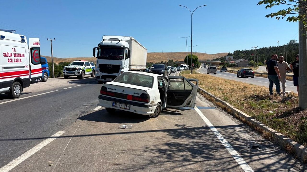 Afyonkarahisar Sinanpaşa'daki trafik kazasında 3'ü çocuk 6 kişi yaralandı